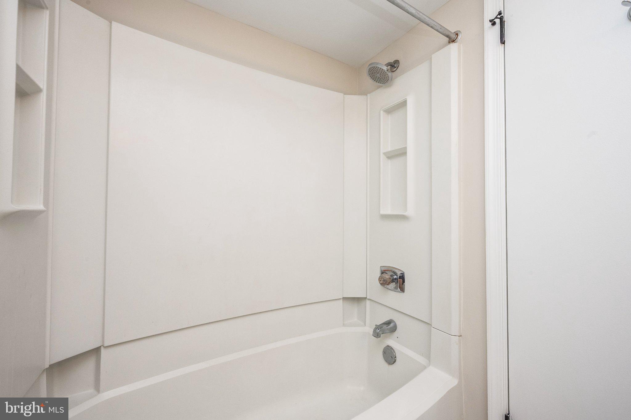 5908 Cove Landing Road, Unit 204 Burke, VA 22015 - Photo 20 of 32 Primary bath with tub/shower