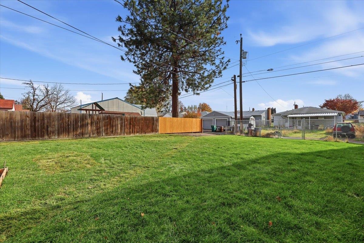 2023 West Cleveland Avenue Spokane, WA 99205 - Photo 19 of 20