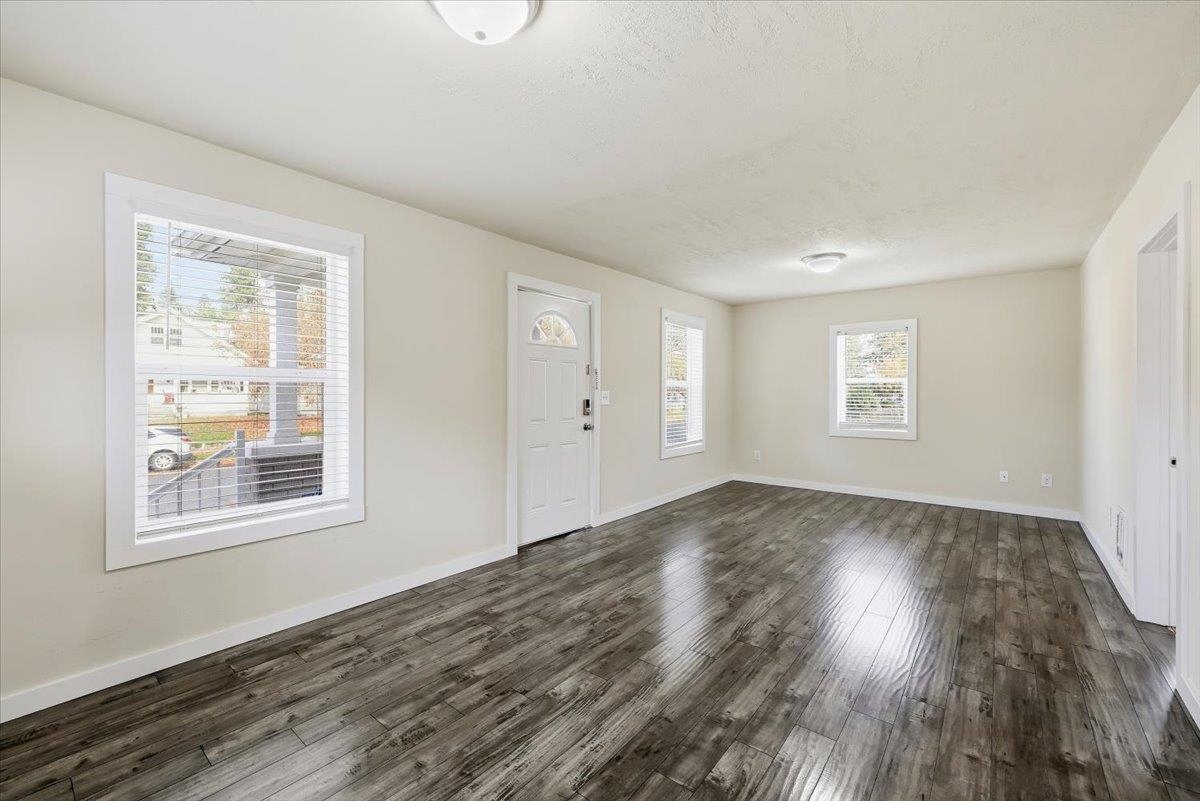 2023 West Cleveland Avenue Spokane, WA 99205 - Photo 5 of 20