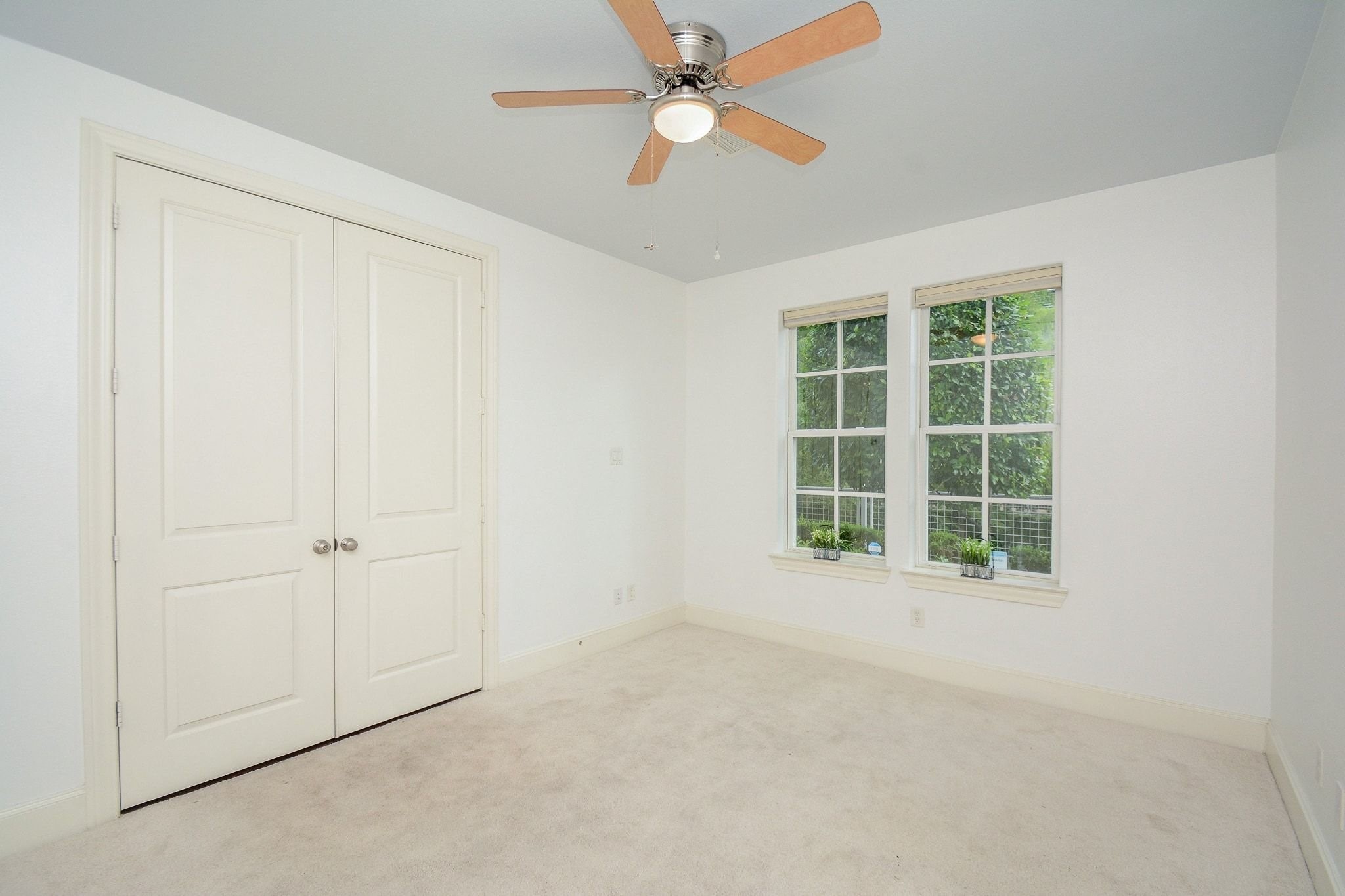 2960 Rusk Street Houston, TX 77003 - Photo 8 of 25 First floor office/bedroom with ensuite bathroom, next photo.