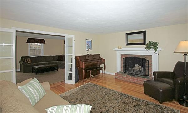 136 Newbridge Road Sudbury, MA 01776 - Photo 2 of 12