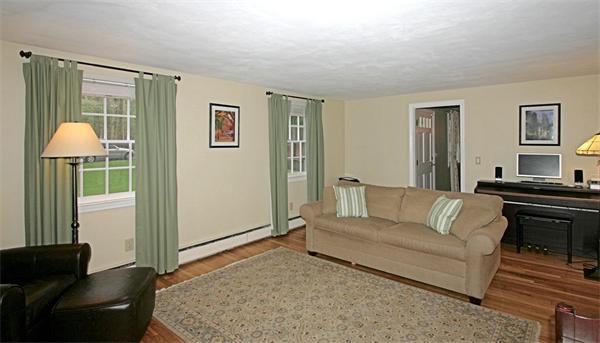 136 Newbridge Road Sudbury, MA 01776 - Photo 3 of 12