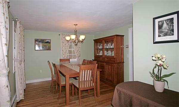 136 Newbridge Road Sudbury, MA 01776 - Photo 5 of 12