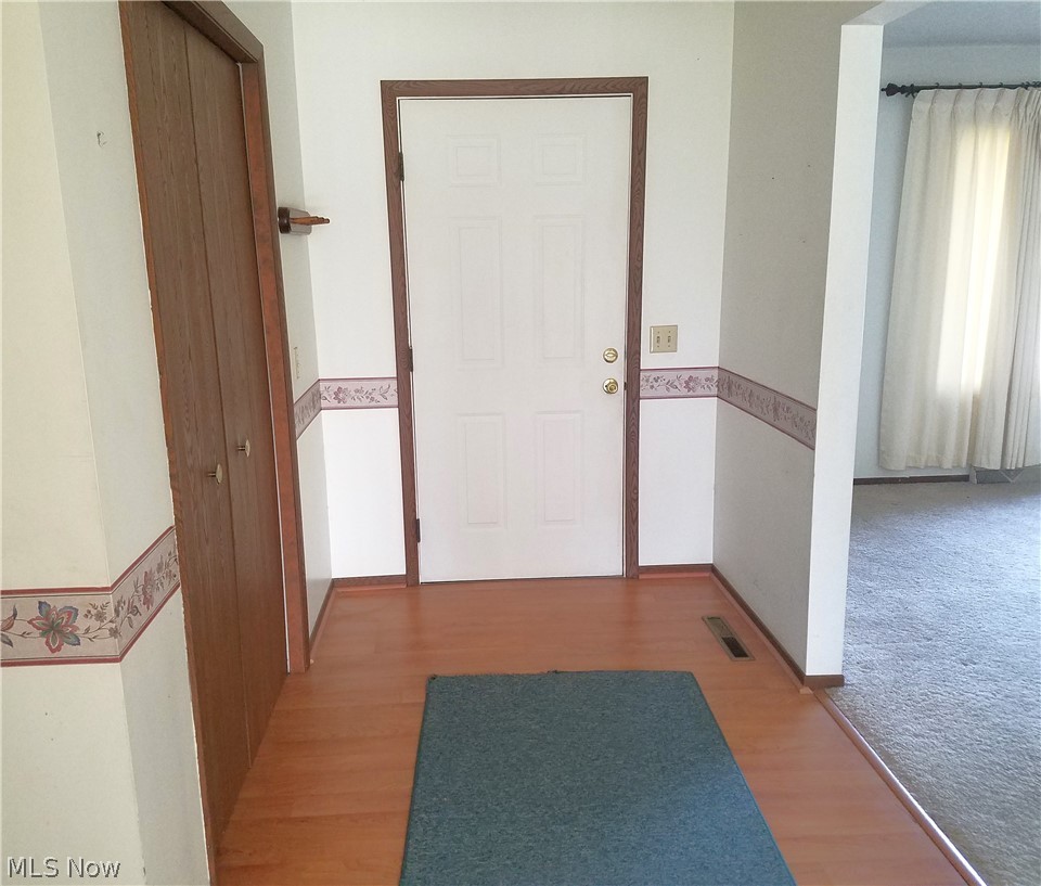 6115 Lance Road Medina, OH 44256 - Photo 2 of 19 Front entry