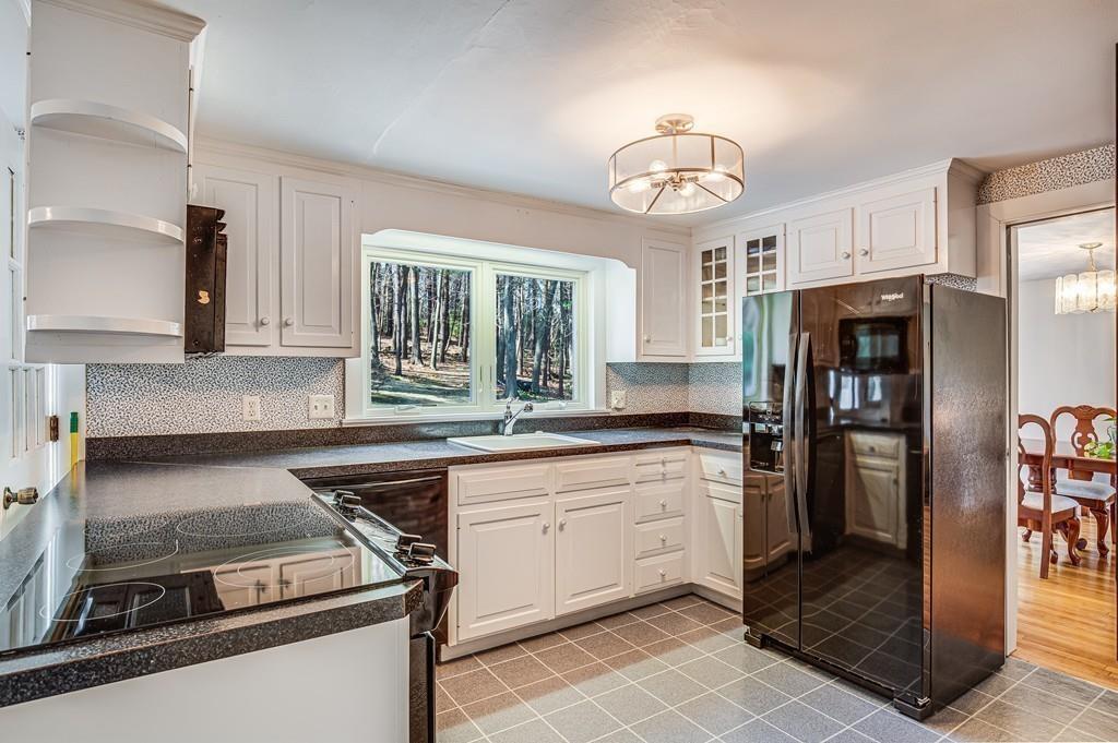 82 Parker Road Wakefield, MA 01880 - Photo 3 of 26 Gallery Image 3