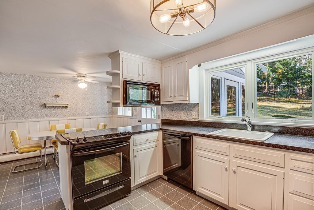 82 Parker Road Wakefield, MA 01880 - Photo 4 of 26 Gallery Image 4