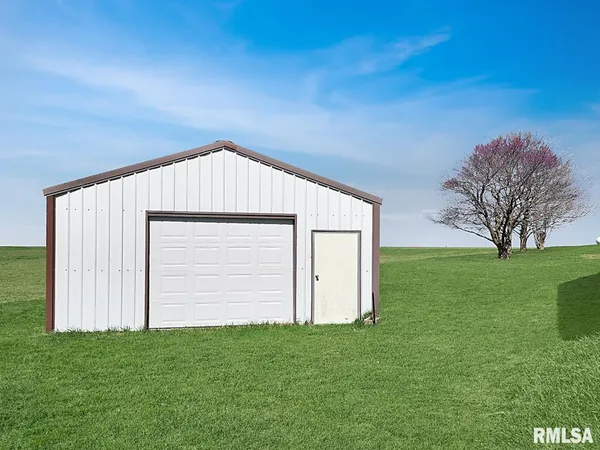$235,000 | 9296 Township Road 900, Toulon, IL 61483