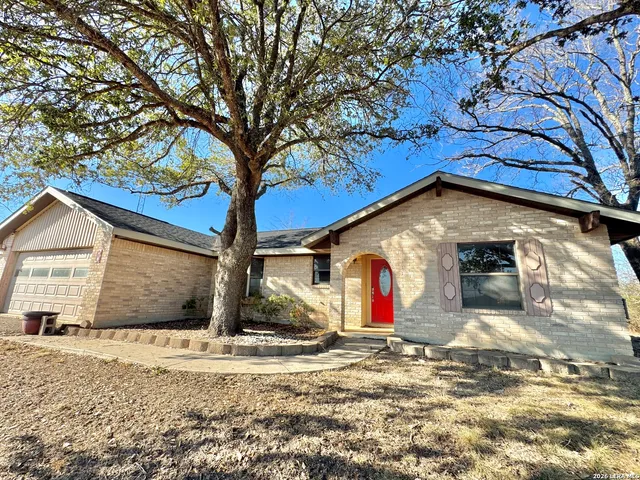 $2,000 | 8 Hacienda Road, Uvalde, TX 78801