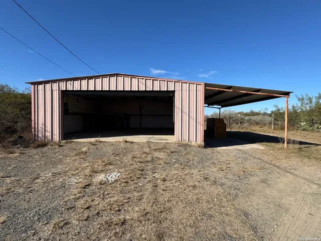$2,000 | 8 Hacienda Road, Uvalde, TX 78801