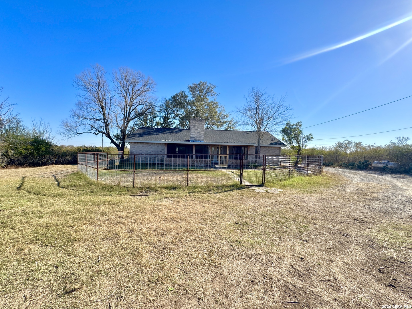 8 Hacienda Road Uvalde, TX 78801 - Photo 6 of 17