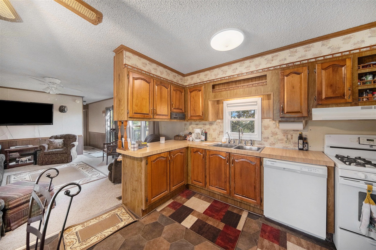 11480 North Adams Road North Adams, MI 49262 - Photo 27 of 28
