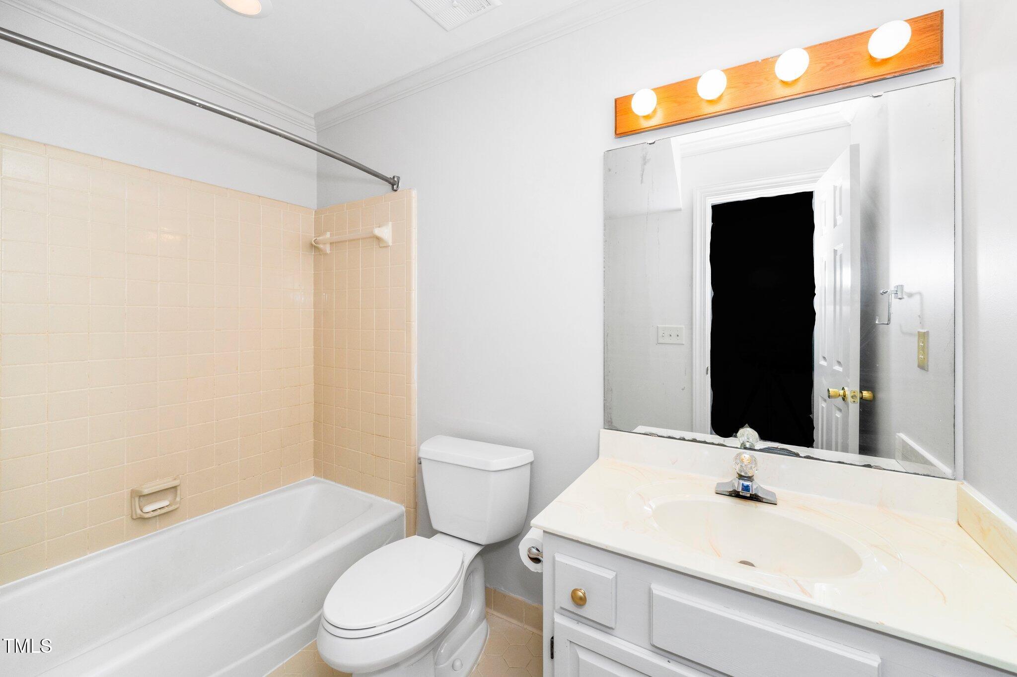 6000 Tenter Banks Square Raleigh, NC 27609 - Photo 17 of 37 2nd Bedroom Ensuite Bath