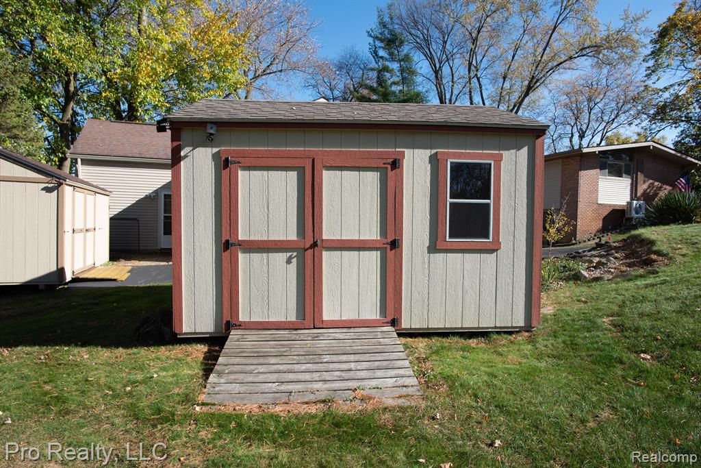 29632 Pond Ridge Road Farmington Hills, MI 48334 - Photo 8 of 32