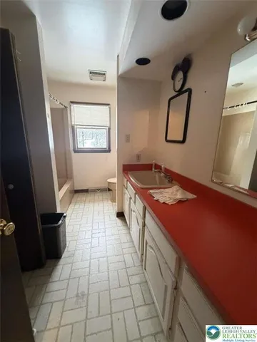 $385,000 | 6204 Grouse Drive, Bethlehem, PA 18017