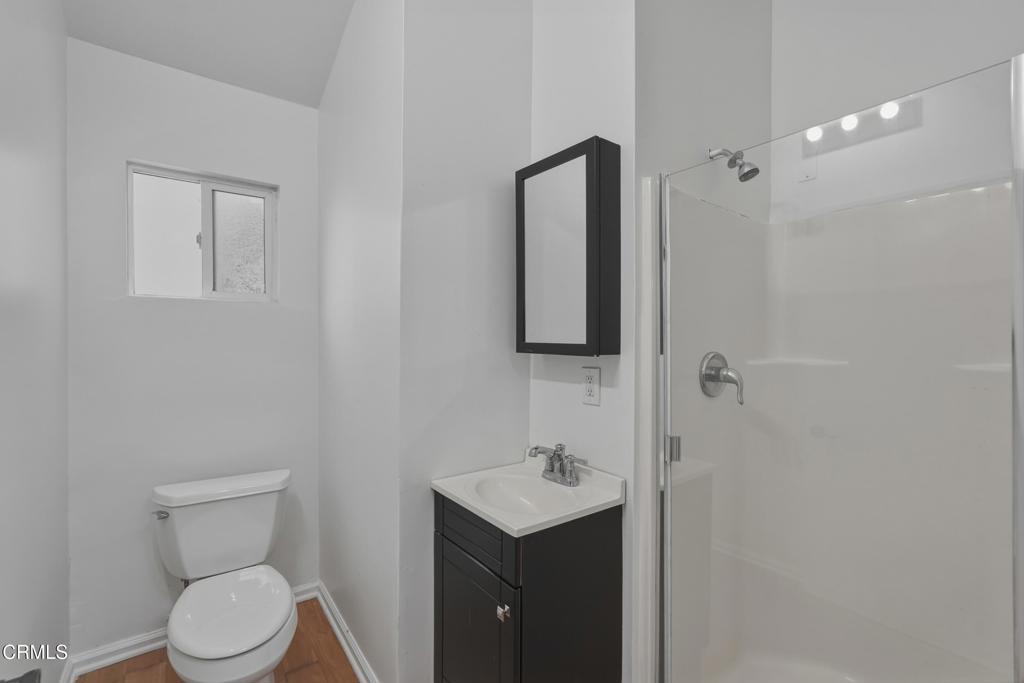 137 Arena Street El Segundo, CA 90245 - Photo 13 of 36 Unit A Bathroom