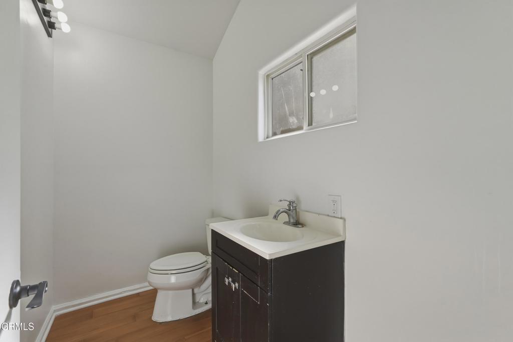 137 Arena Street El Segundo, CA 90245 - Photo 17 of 36 Unit C Bathroom
