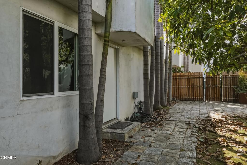 137 Arena Street El Segundo, CA 90245 - Photo 33 of 36 Courtyard 3