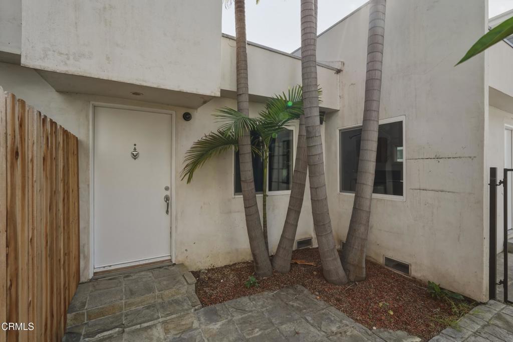 137 Arena Street El Segundo, CA 90245 - Photo 34 of 36 Courtyard 4