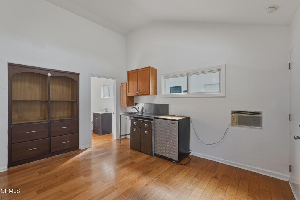 137 Arena Street El Segundo, CA 90245 - Photo 5 of 36 Unit C Kitchen