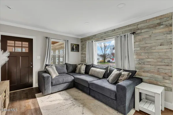 $269,900 | 42 Irving Road, Scotia, NY 12302