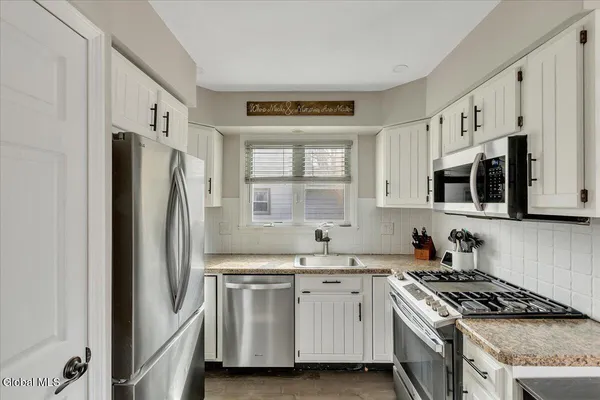 $269,900 | 42 Irving Road, Scotia, NY 12302