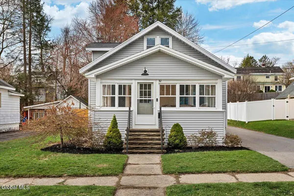 $269,900 | 42 Irving Road, Scotia, NY 12302