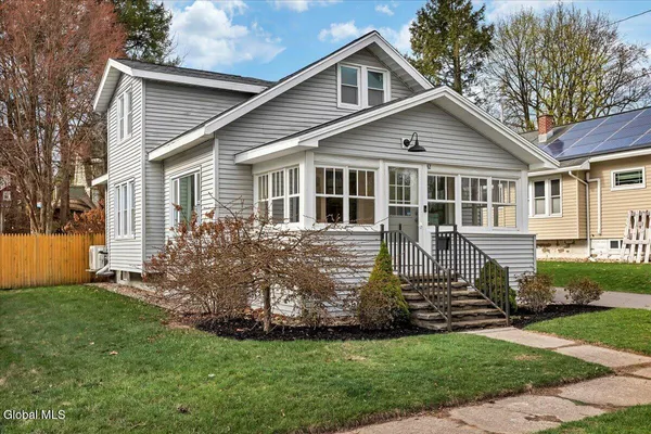 $269,900 | 42 Irving Road, Scotia, NY 12302