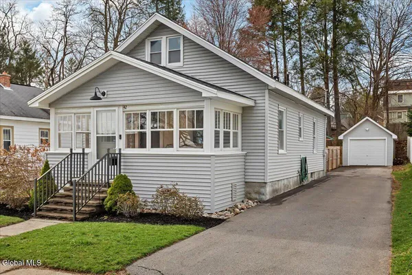 $269,900 | 42 Irving Road, Scotia, NY 12302