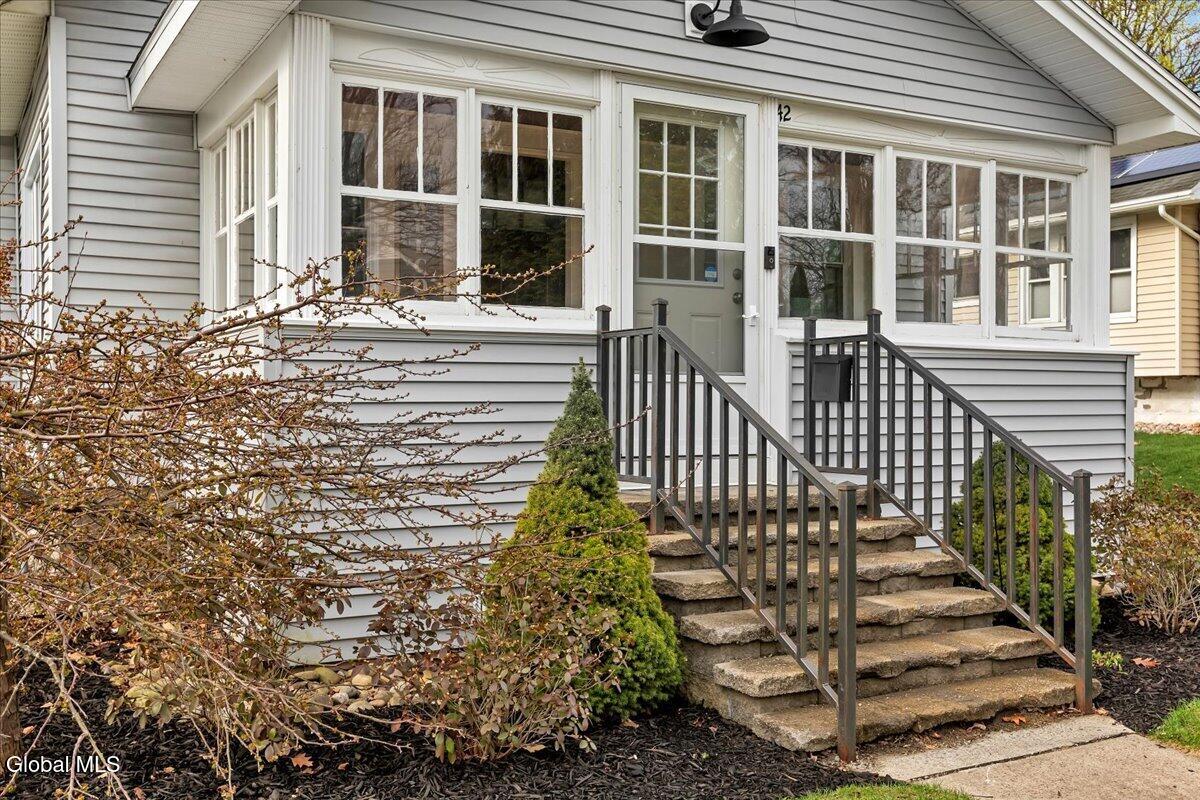 42 Irving Road Scotia, NY 12302 - Photo 5 of 43 05-IMG_1939