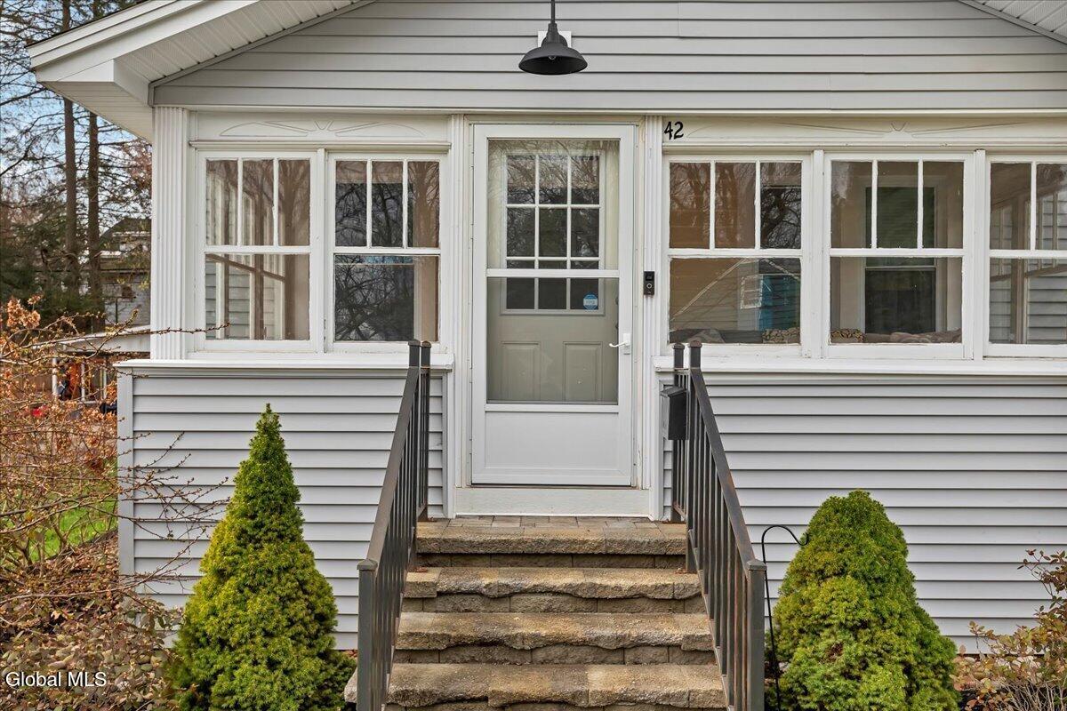 42 Irving Road Scotia, NY 12302 - Photo 6 of 43 06-IMG_1934