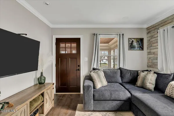 $269,900 | 42 Irving Road, Scotia, NY 12302