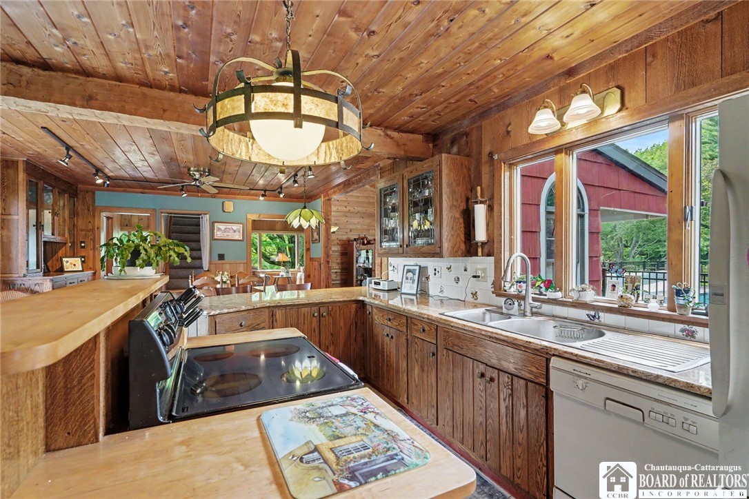 9303 Falls Road Colden, NY 14170 - Photo 11 of 50 Kitchen