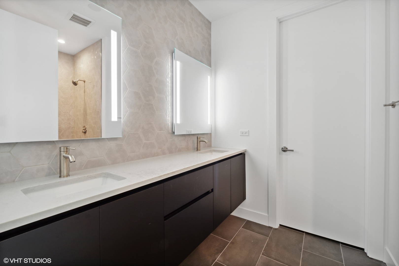 323 South Racine Avenue, Unit 6B Chicago, IL 60607 - Photo 18 of 36 a bathroom with double sink and a mirror