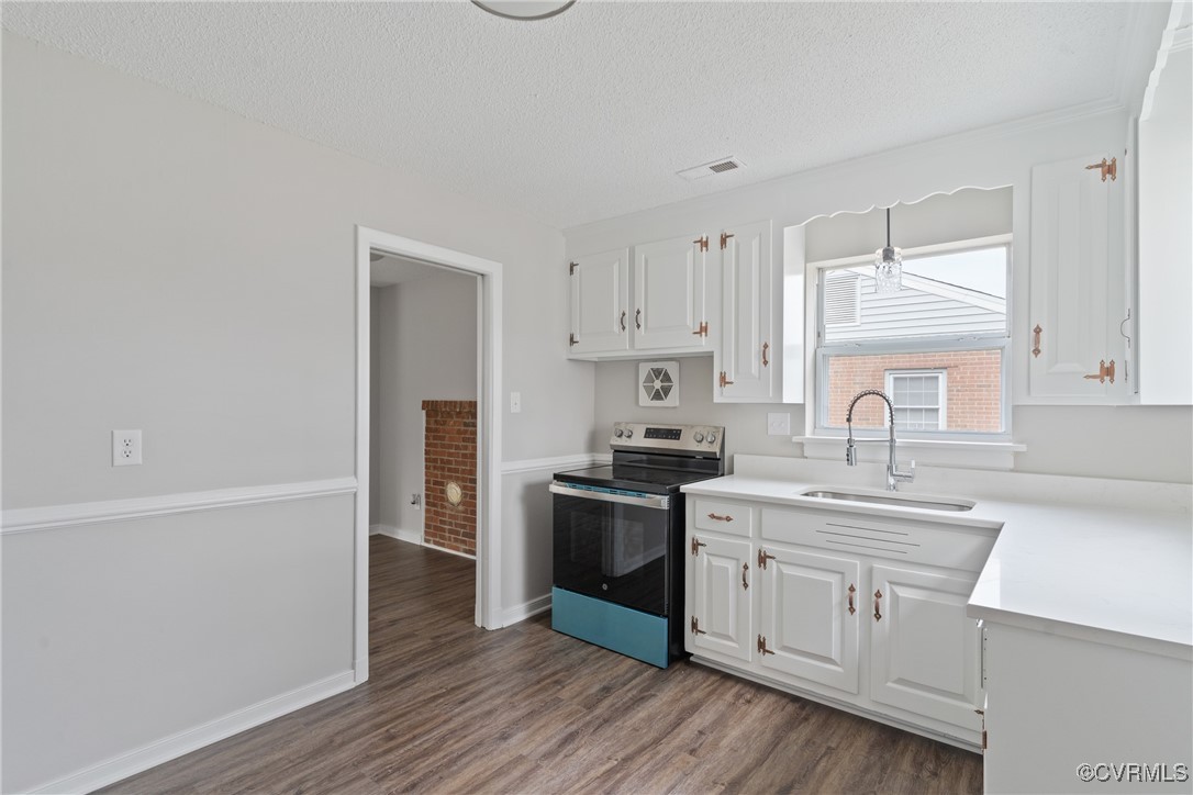 404 Beulah Road Sandston, VA 23150 - Photo 3 of 19 Kitchen featuring stainless steel electric stove,