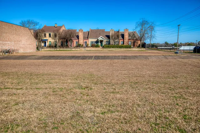 $490,000 | 301 Stone Hill Drive, Unit H, Brenham, TX 77833