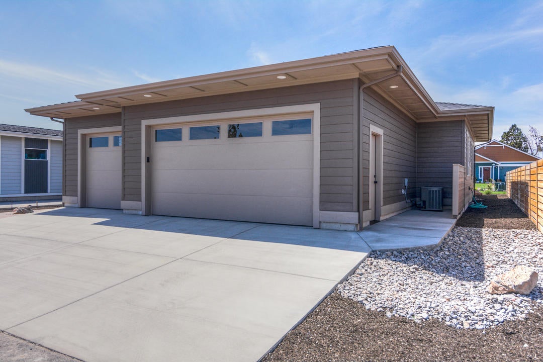 696 Northwest Rimrock Drive Redmond, OR 97756 - Photo 5 of 41 Rimrock Ct NW 696 Web (6 of 35)