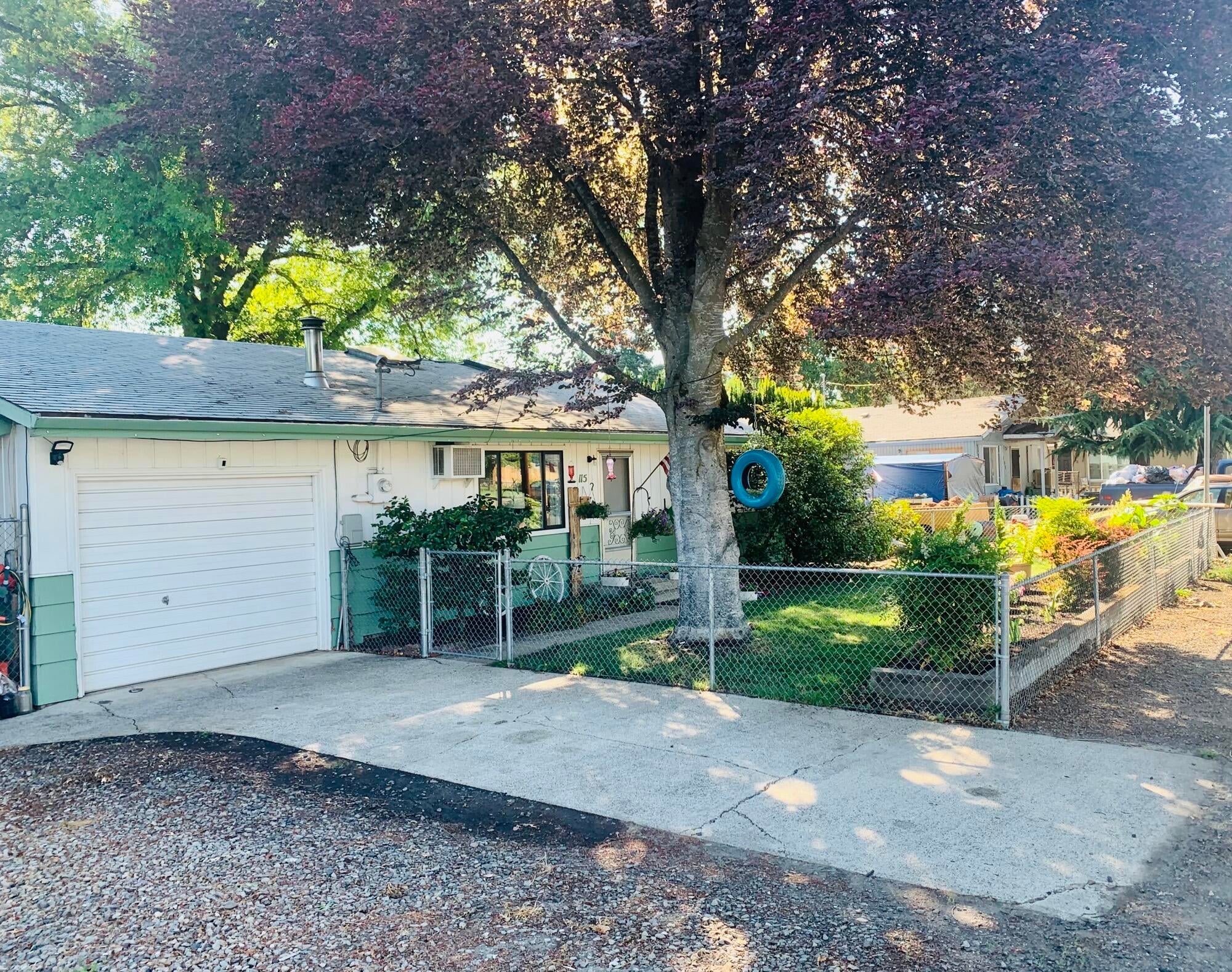 115 Ione Street Eagle Point, OR 97524 - Photo 4 of 11 Image-8