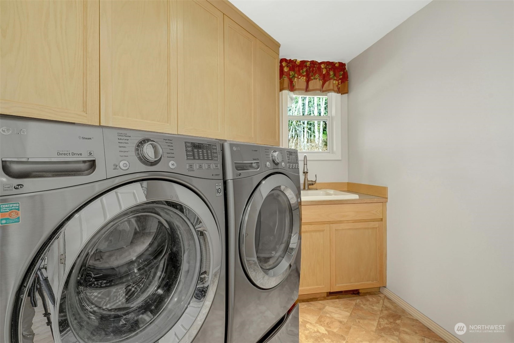428 Price Road Snohomish, WA 98290 - Photo 24 of 34 a utility room with dryer and washer