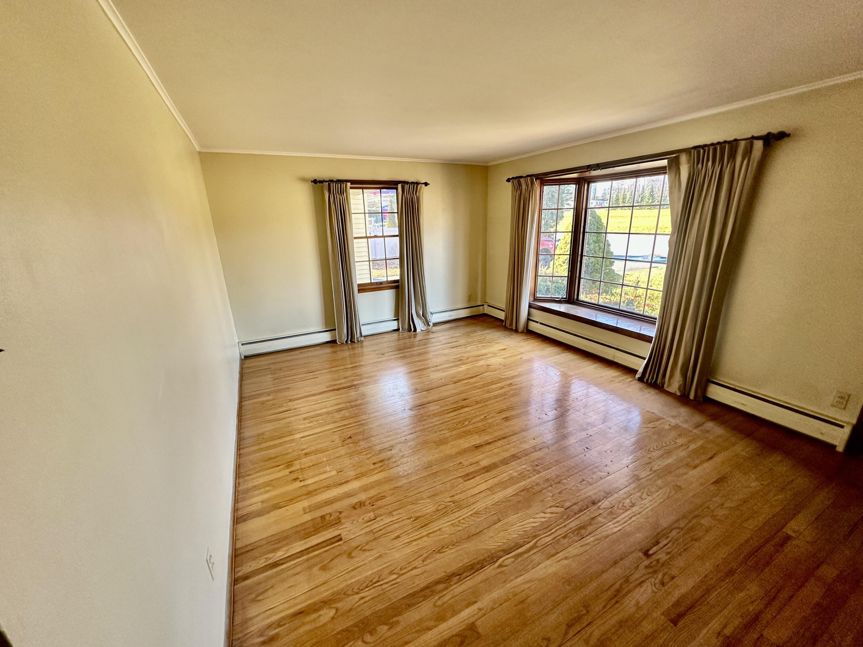 282 West River Road Waterville, ME 04901 - Photo 10 of 19 Family room