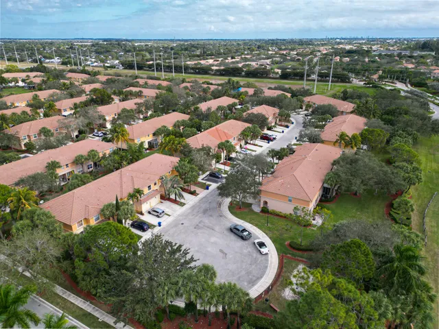 $419,999 | 395 River Bluff Lane, Royal Palm Beach, FL 33411