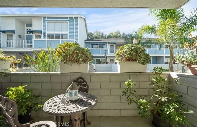 $1,495 | 18427 Vincennes Street, Unit 5, Northridge, CA 91325