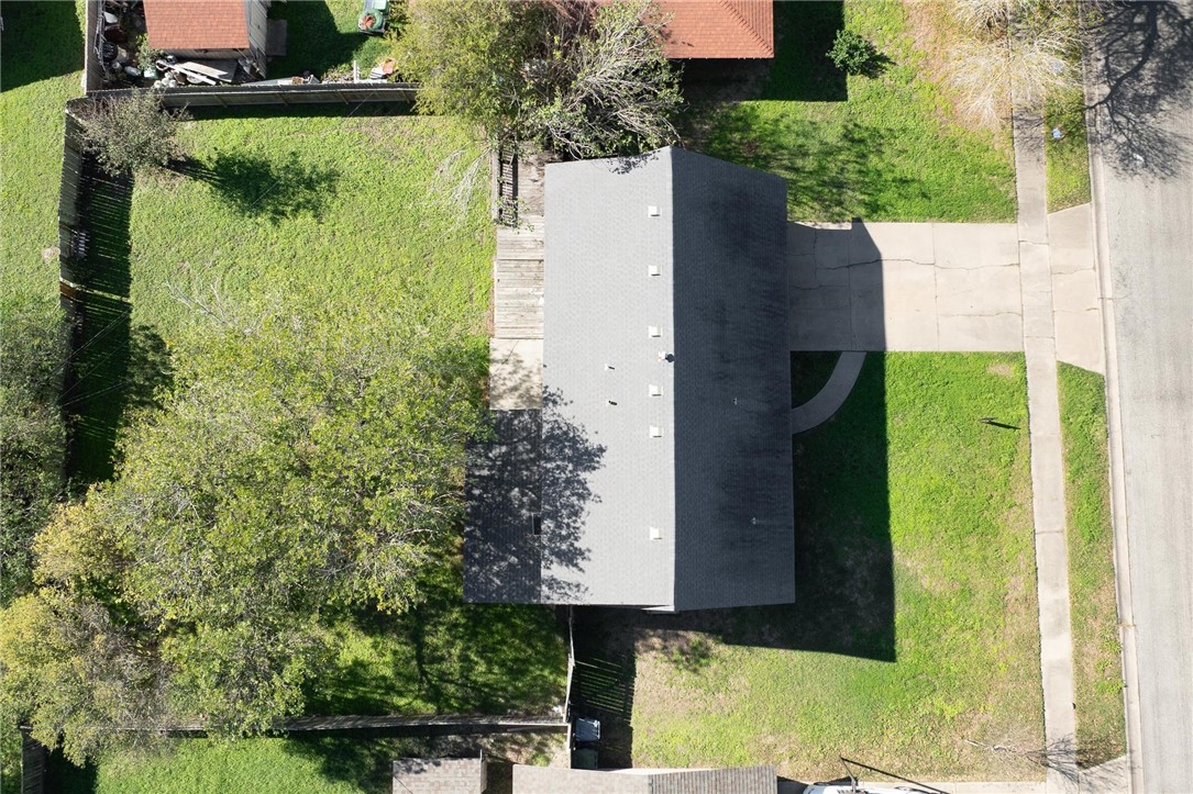 1104 Polaris Drive Portland, TX 78374 - Photo 33 of 39 an aerial view of a yard