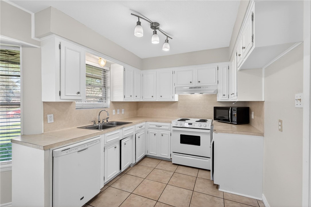 1104 Polaris Drive Portland, TX 78374 - Photo 9 of 39 a kitchen with cabinets appliances and a window