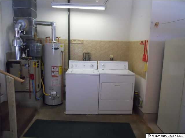 19 Oakfield Road Toms River, NJ 08757 - Photo 13 of 15 a utility room with dryer and washer