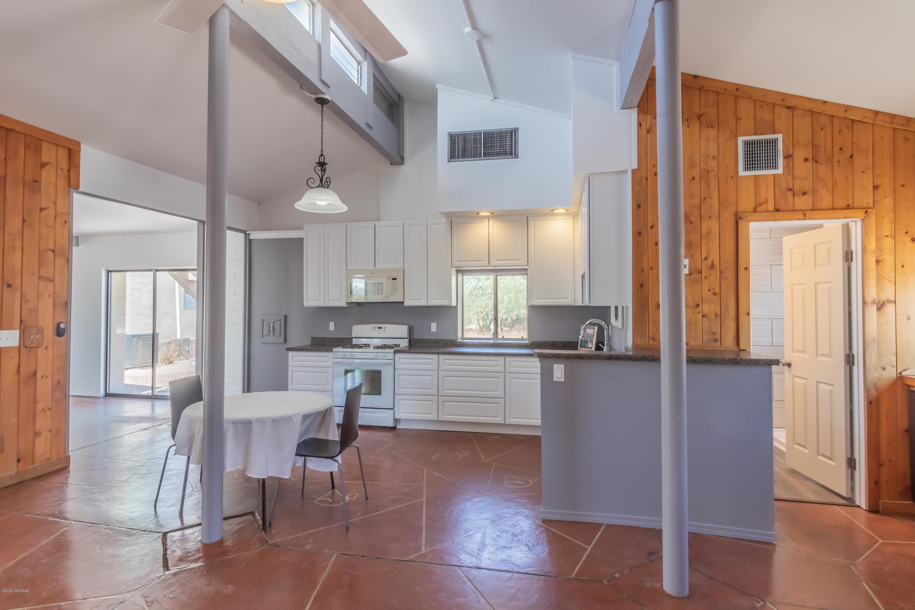 6250 North Pear Tree Road Tucson, AZ 85743 - Photo 6 of 27 Gallery Image 6