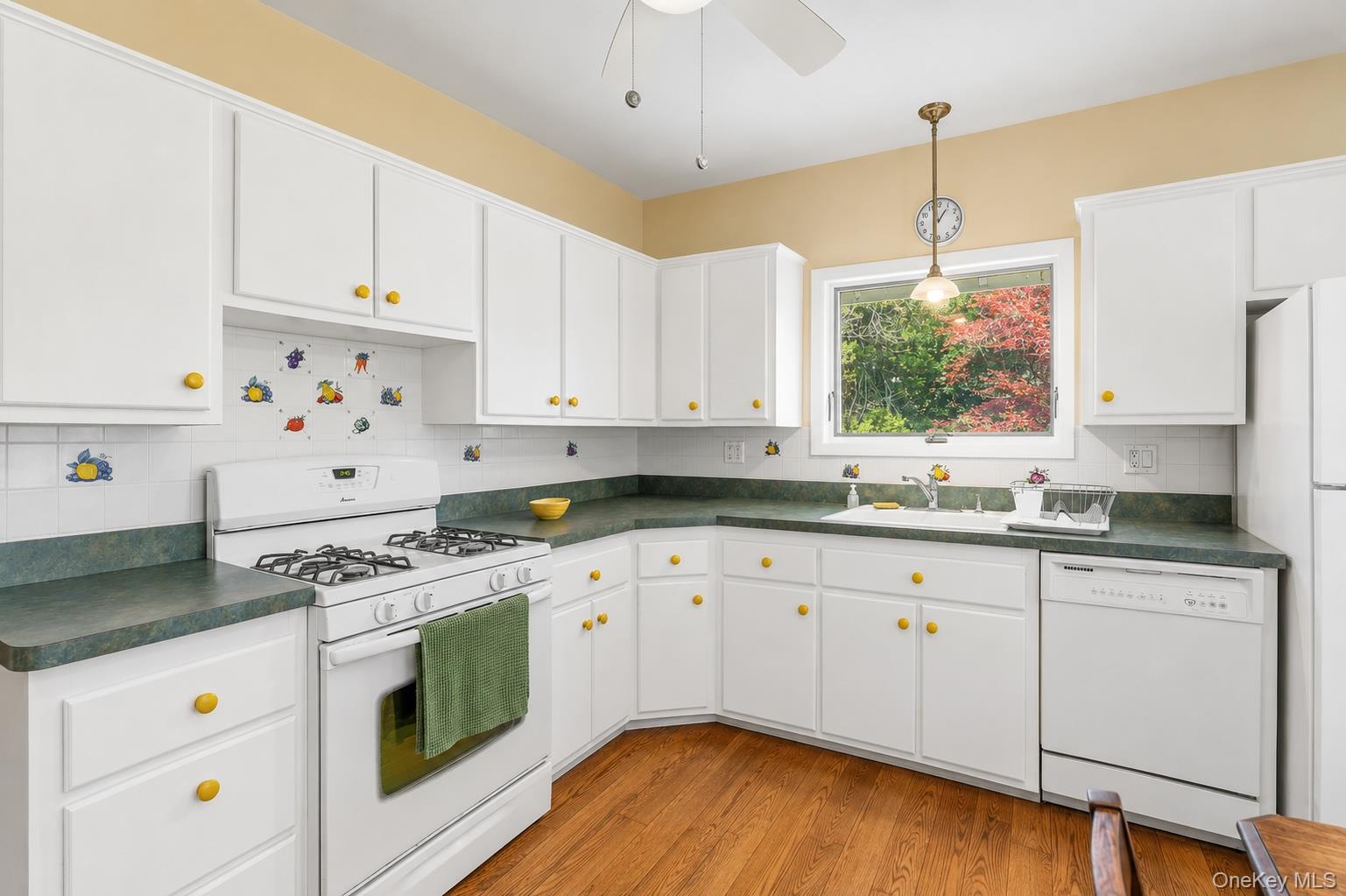 71 Stephens Road Tappan, NY 10983 - Photo 12 of 33