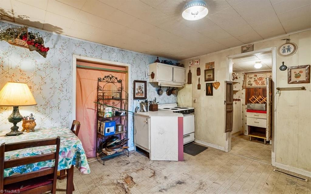 130 Albertson Road Thomasville, NC 27360 - Photo 6 of 17