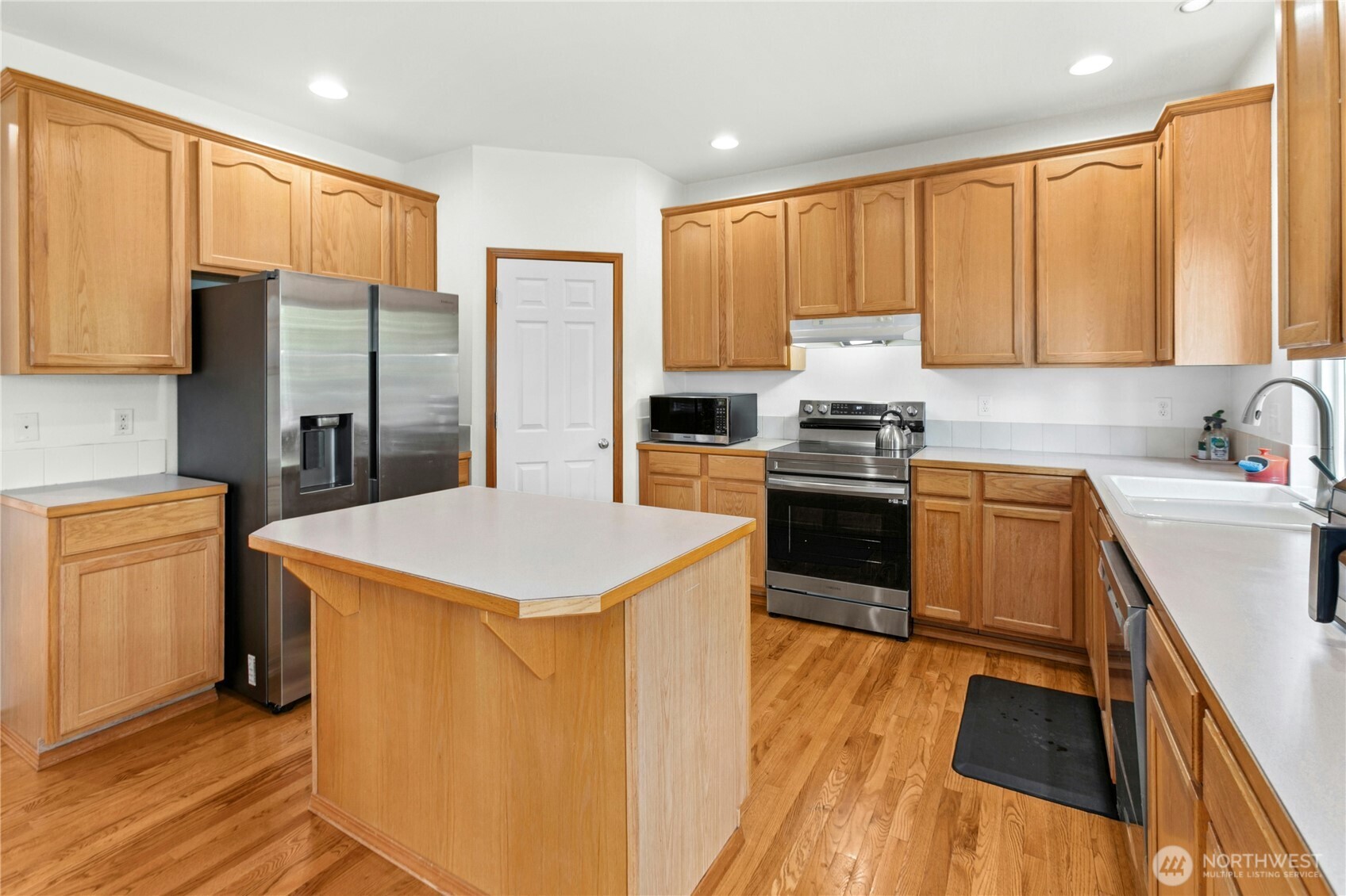 9 166th Place Southeast Bothell, WA 98012 - Photo 8 of 21