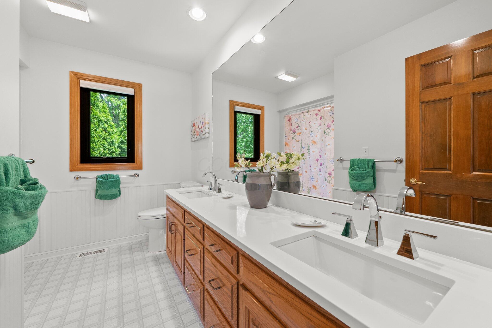 5657 Freeman Road Westerville, OH 43082 - Photo 40 of 67 2nd Floor Full Bathroom