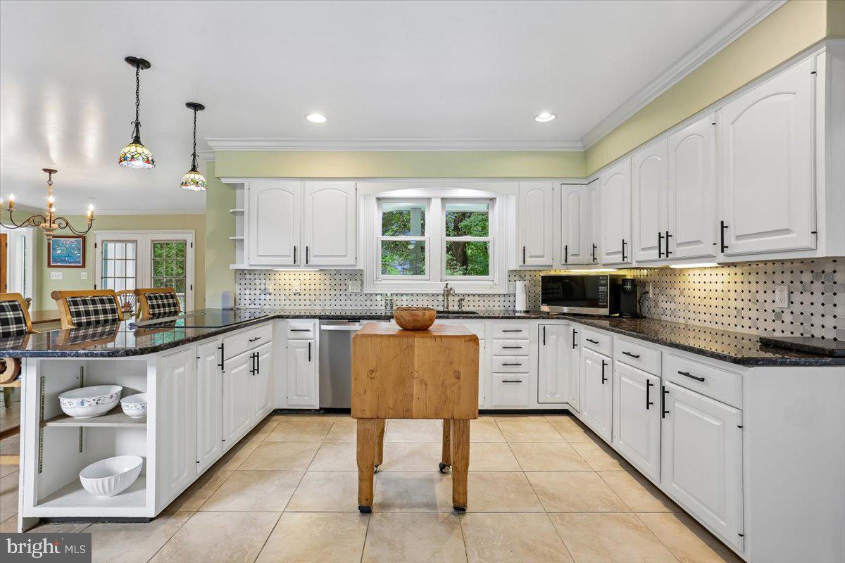 8603 Brickyard Road Potomac, MD 20854 - Photo 17 of 135 Kitchen